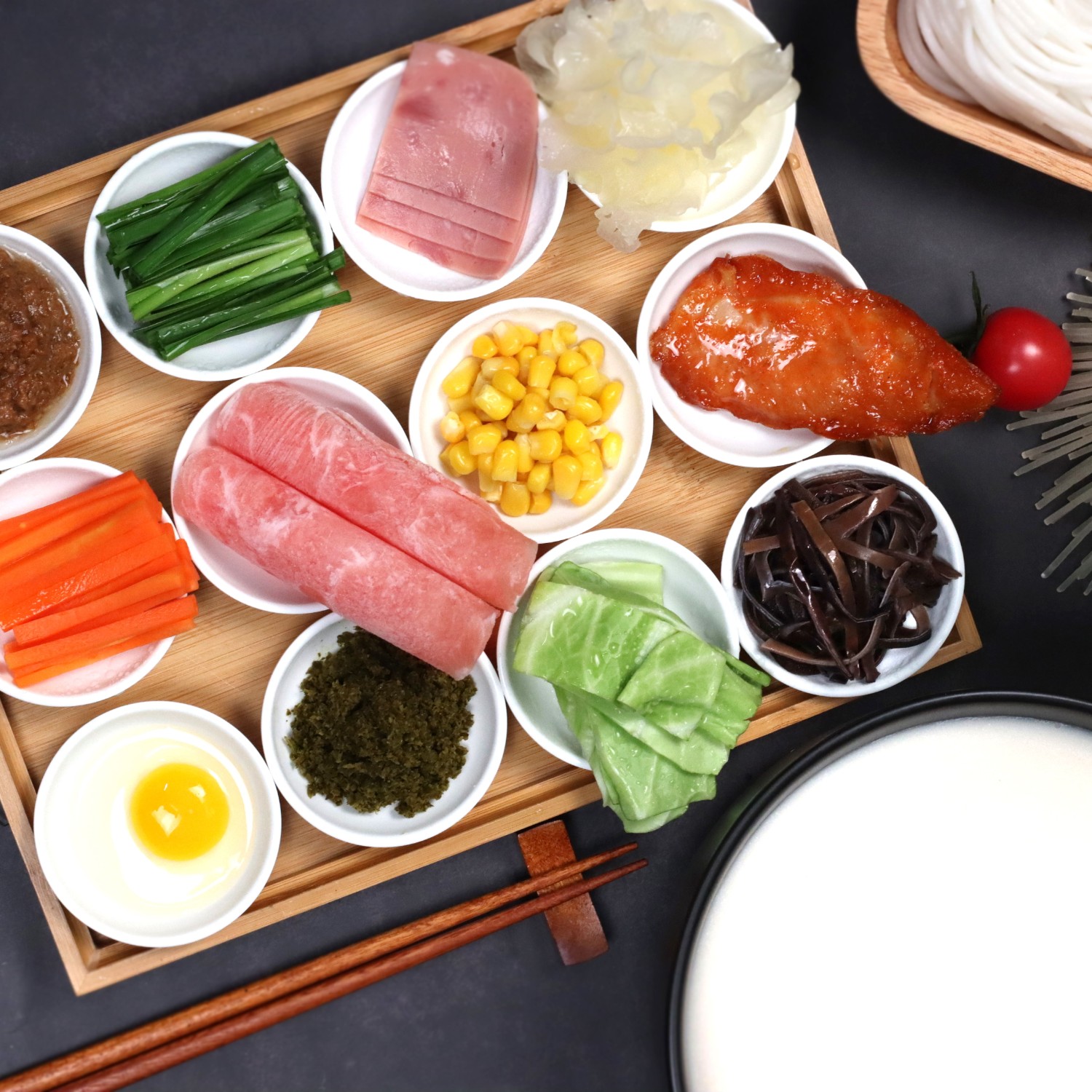 狀元米線，目前已發(fā)展多家直營與加盟店
