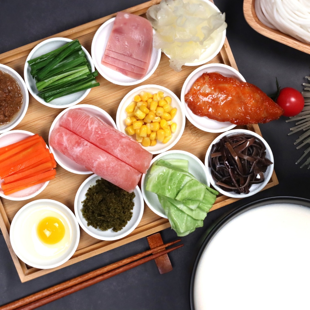 狀元米線，目前已發(fā)展多家直營與加盟店