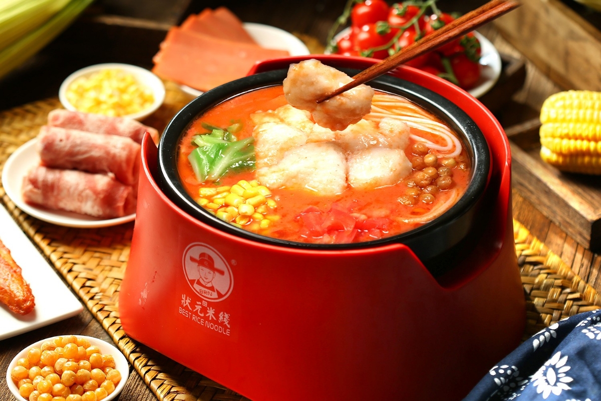 狀元米線深知決定一家米線店生意好壞，全靠產(chǎn)品口味，17年專業(yè)米線品類，真材實料，才夠好吃！歡迎各界有志之士加入合作。全國合作熱線：400-967-2208