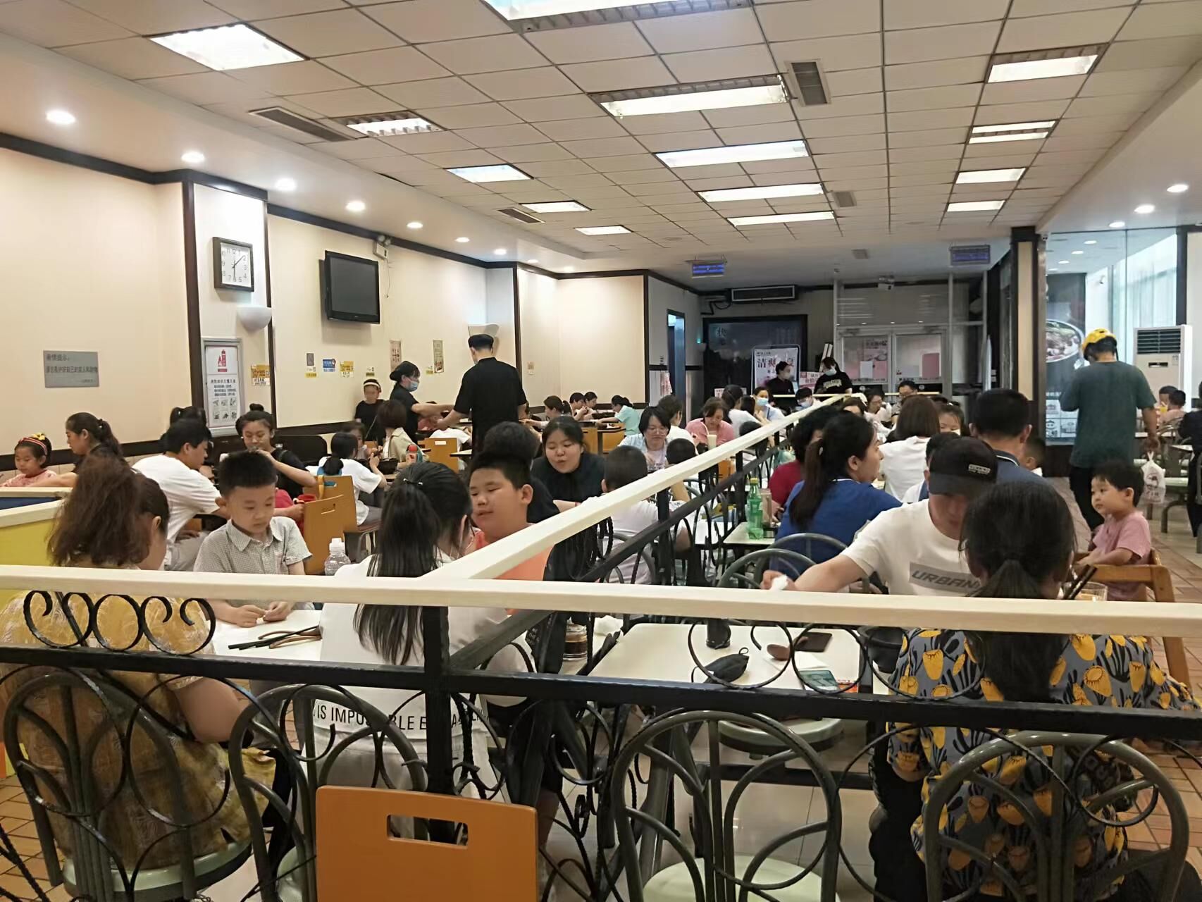 每天人氣滿滿！想開一家這樣的店嗎！快來咨詢吧！#米線加盟#餐廳開店#狀元米線